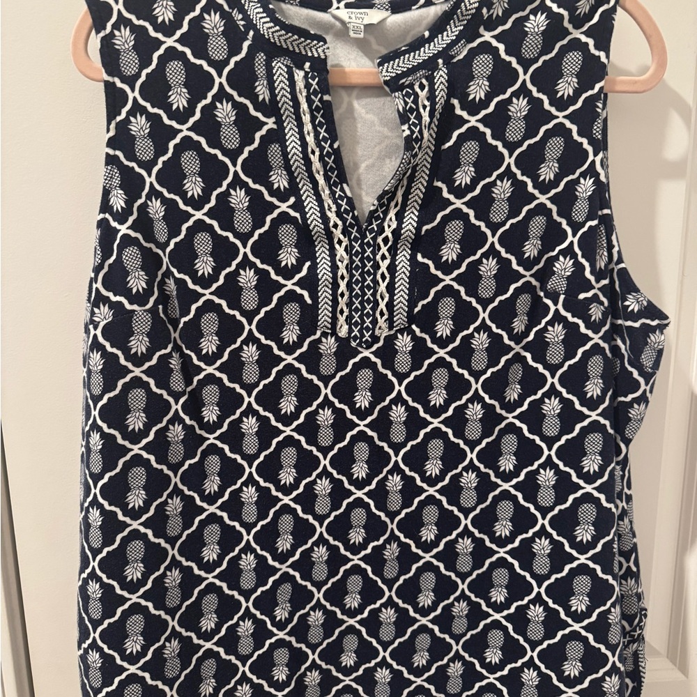 crown & ivy Navy and White Sleeveless Pineapple Print